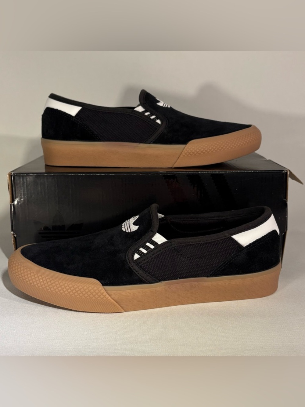 NEW ADIDAS SHMOOFOIL BLACK SUEDE WHITE GUM SLIP-ON SHOES MEN'S SIZE 5.5 DMG BOX - Picture 3 of 12
